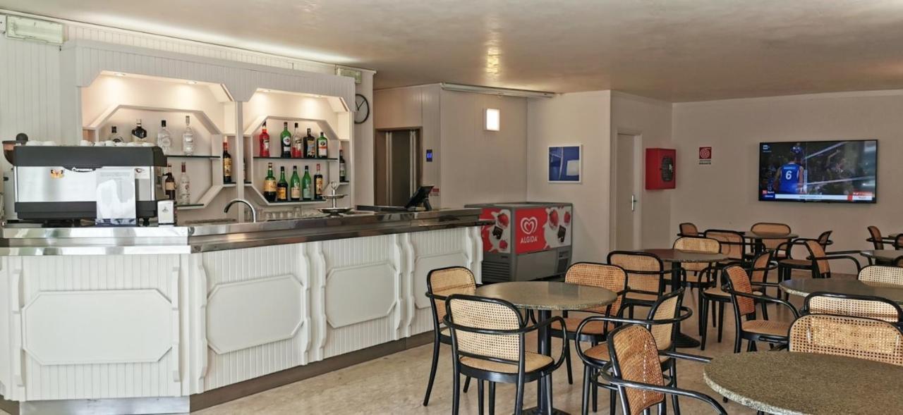 Hotel Cosmos Rimini Buitenkant foto