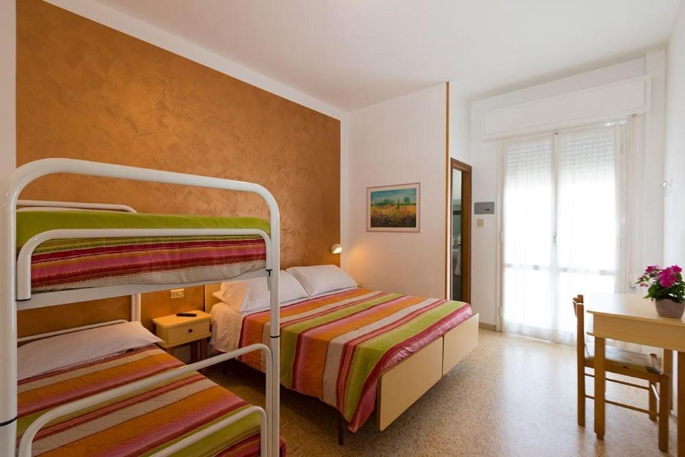 Hotel Cosmos Rimini Buitenkant foto