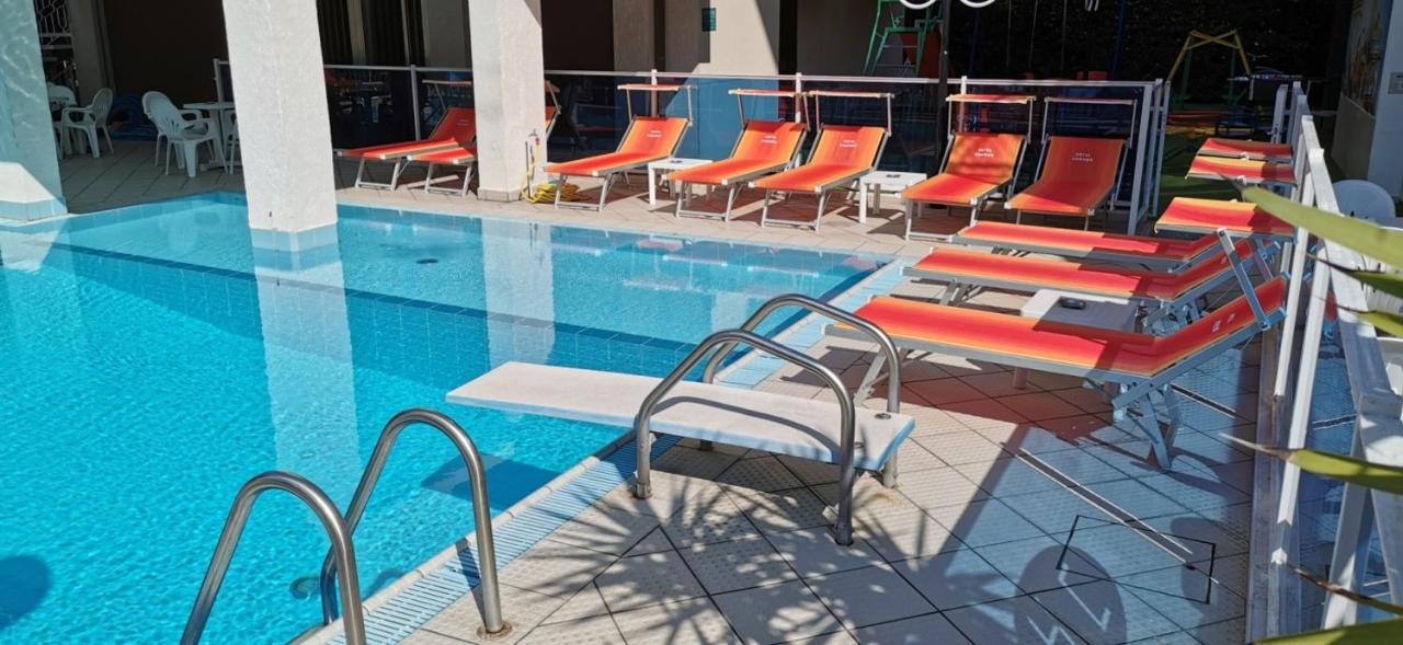 Hotel Cosmos Rimini Buitenkant foto