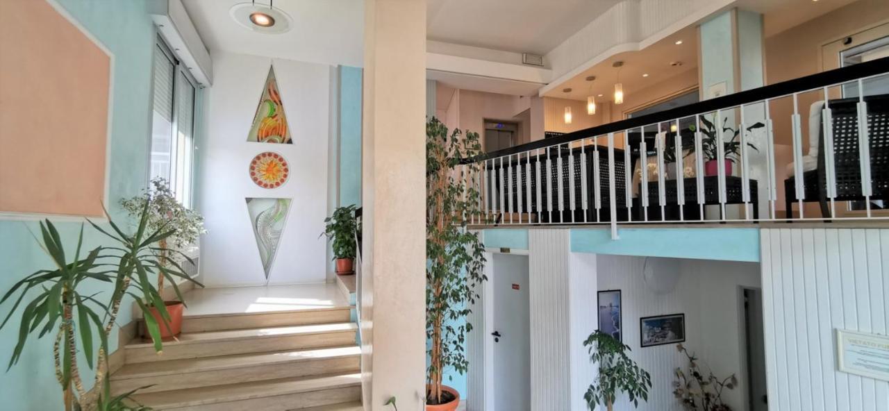 Hotel Cosmos Rimini Buitenkant foto