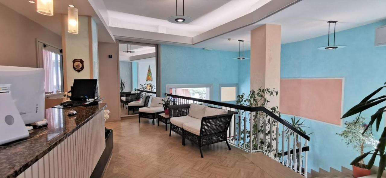 Hotel Cosmos Rimini Buitenkant foto