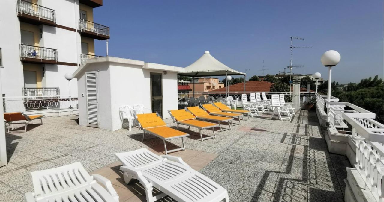 Hotel Cosmos Rimini Buitenkant foto