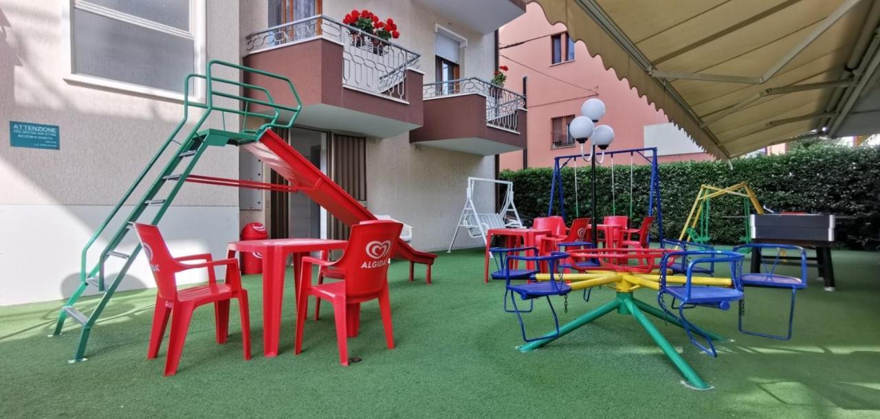 Hotel Cosmos Rimini Buitenkant foto
