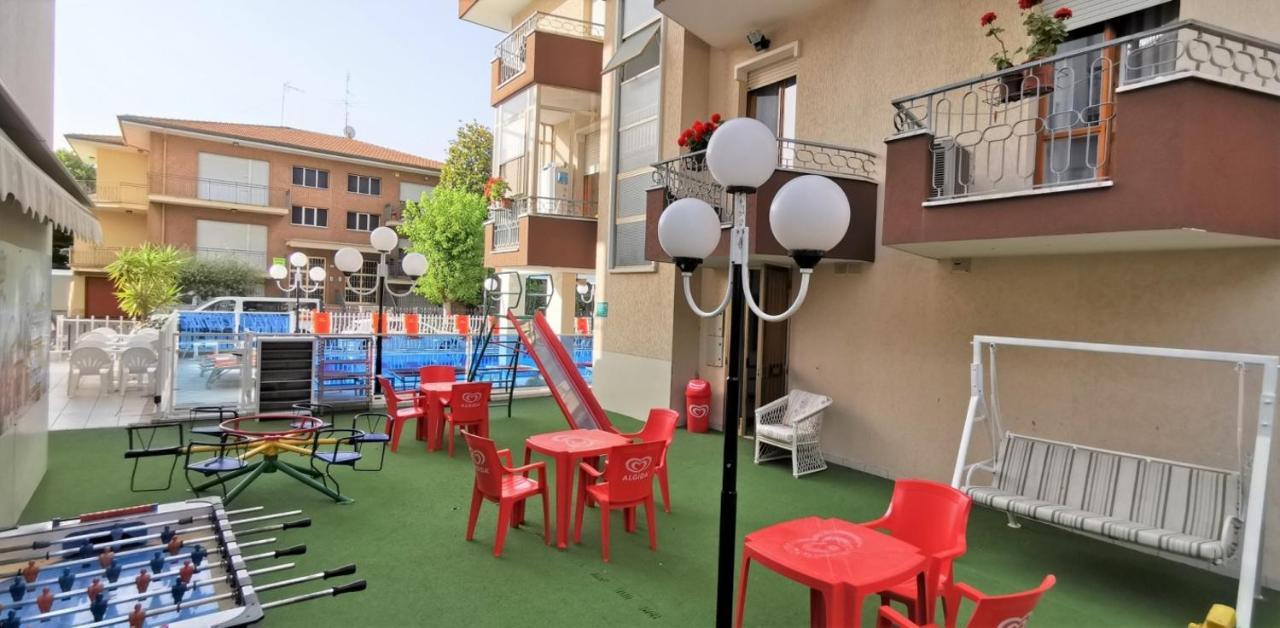 Hotel Cosmos Rimini Buitenkant foto
